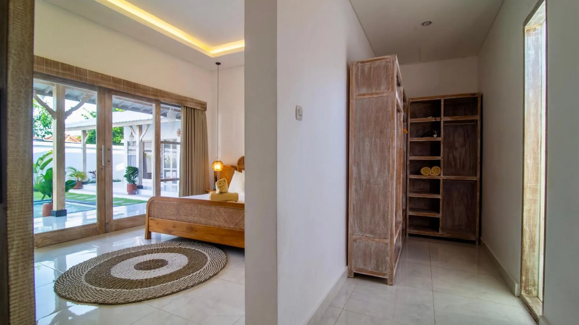 Simple & Magical Villas Praya Seminyak Indonesien