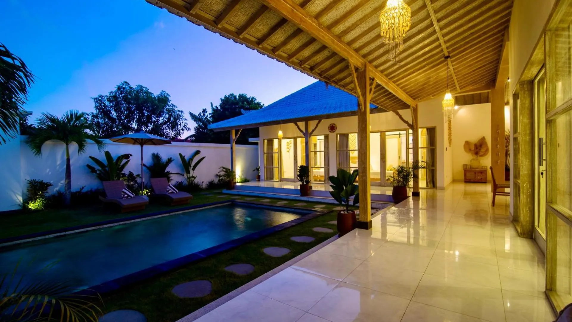 Simple & Magical Villas Praya Seminyak Indonesien